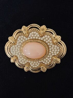 #246 Vintage Avon Victorian Spring Brooch Pin
